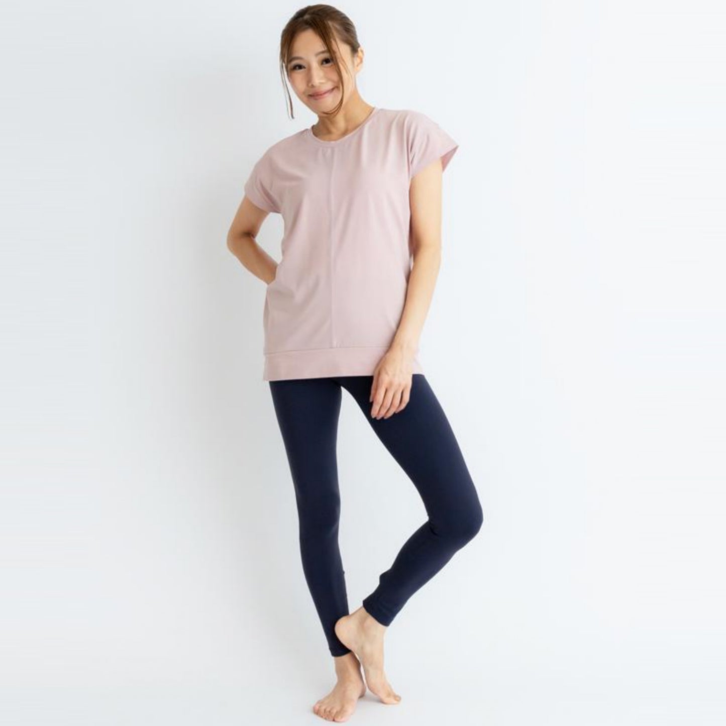 フレンチヨガトップ|トップス|UVカット|シンプル|オパールピンク|Tシャツ|二の腕カバー|Thetis Yoga Dress(テティスヨガドレス)|LIFE TUNING DAYS(ライフチューニングデイズ)