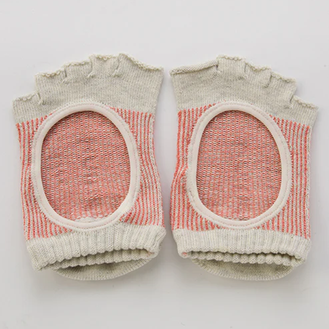 光沢ピンストライプ カバー指無し 5本指ソックス|コアグリップ| 140204 | ストライプ| 柄 | かわいい| おしゃれ| レディース| ピンク| ヨガ | ピラティス  |  靴下 |  すべり止め  |  指なし |5本指 | knitido+(ニッティドプラス)|LIFE TUNING DAYS(ライフチューニングデイズ)|