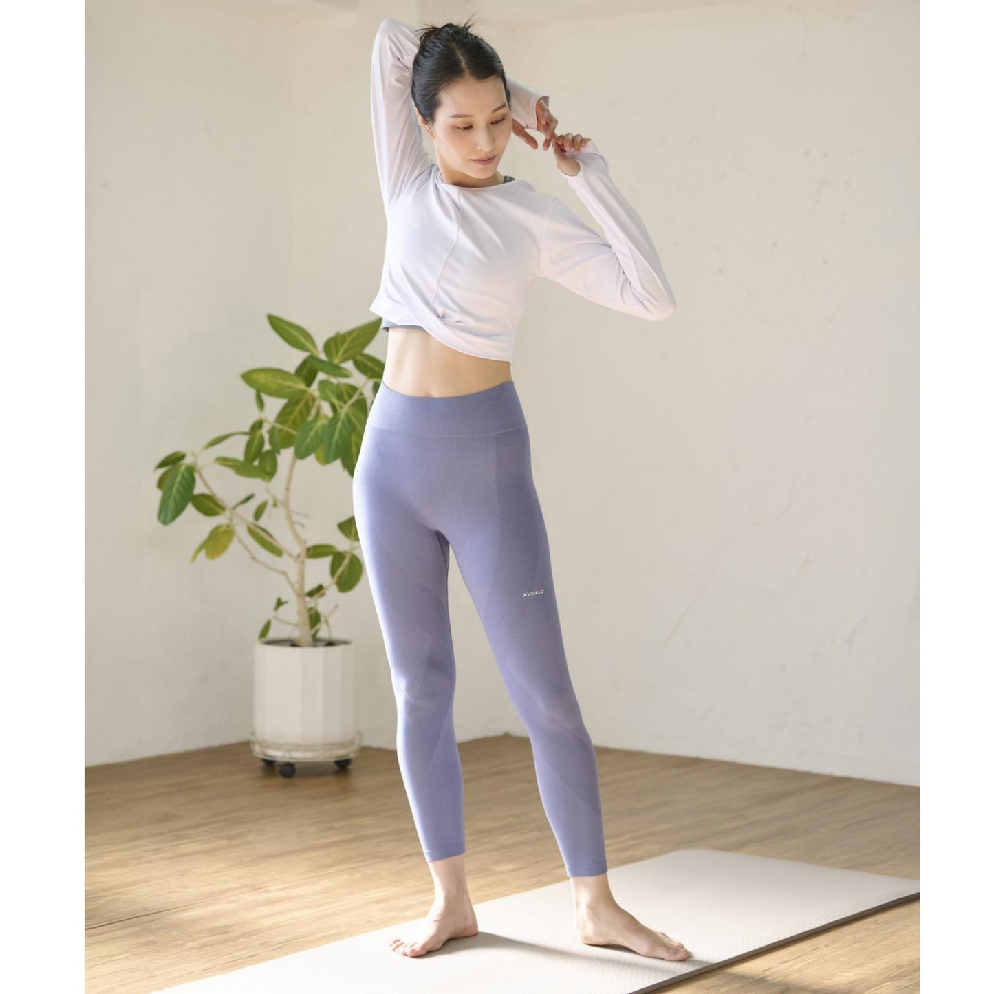 カシュクール長袖Tシャツ|ホワイト|無地|UVカット|無地|シンプル|ヨガ|ピラティス|長袖トップス|おしゃれ|ALOALO(アロアロ)|LIFE TUNING DAYS(ライフチューニングデイズ)|