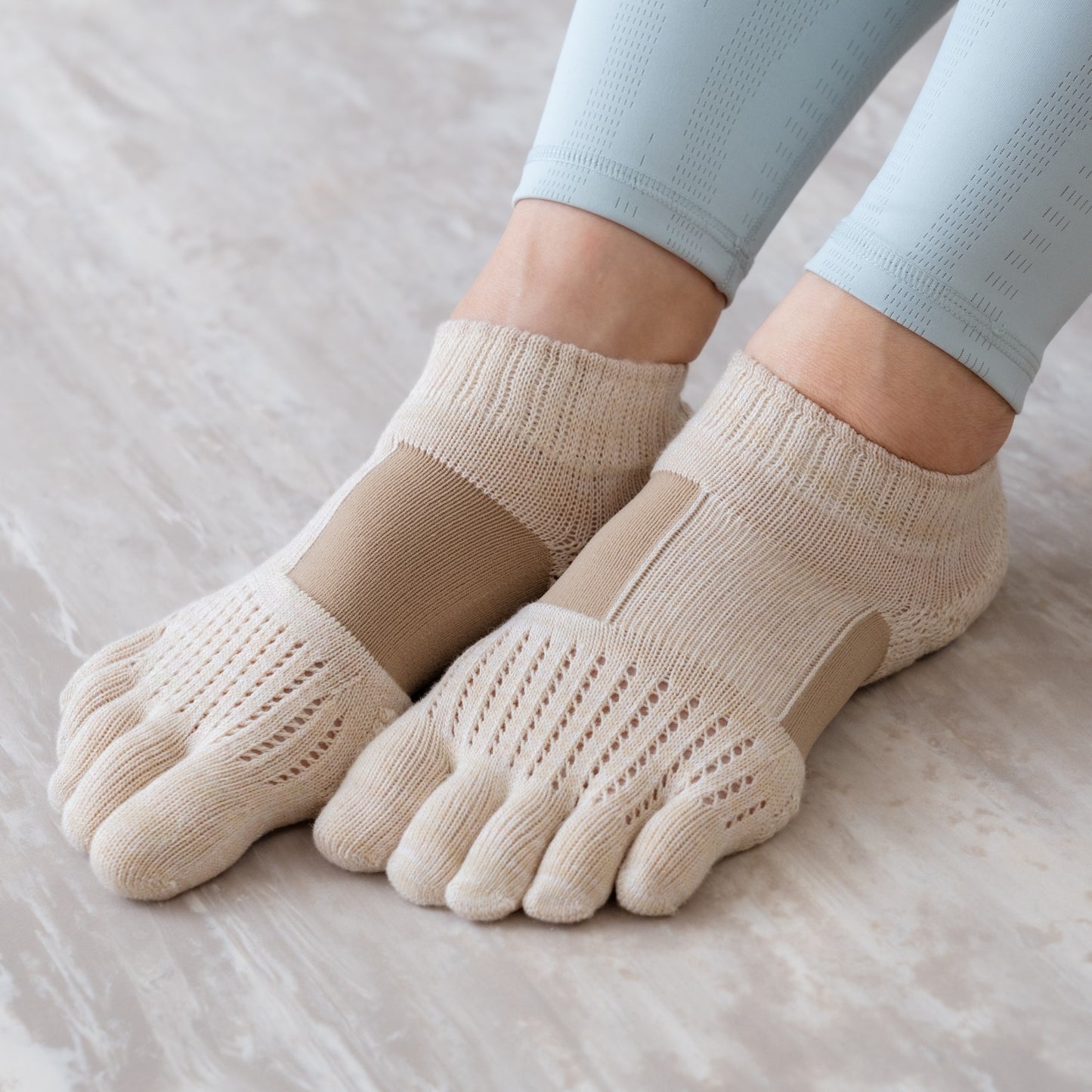 マーブルメッシュ アンクル (Support Type) |ラン・エアークッション | 110081 | Foot arch | モノトーン| メッシュ | くるぶし丈| レディース| メンズ| ヨガ | ピラティス | ランニング | 靴下 | すべり止め | 5本指 | knitido+(ニッティドプラス)|LIFE TUNING DAYS(ライフチューニングデイズ)|