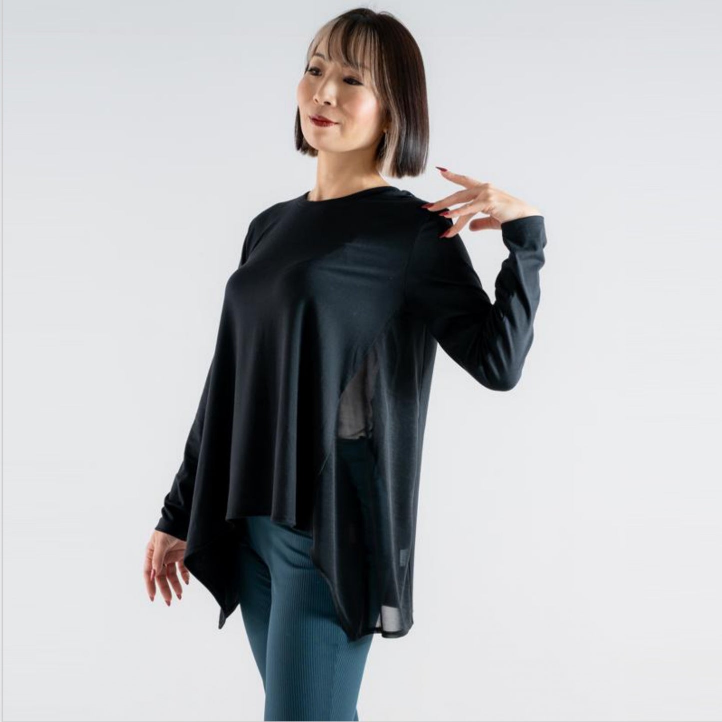 Aライントップ|ダンスウェア|ヨガウェア|ジャズダンス|変形|切り替え|長袖Tシャツ|テアダンスアンドラディアンス|thea DANCE & RADIANCE|ライフチューニングデイズ|LIFE TUNING DAYS