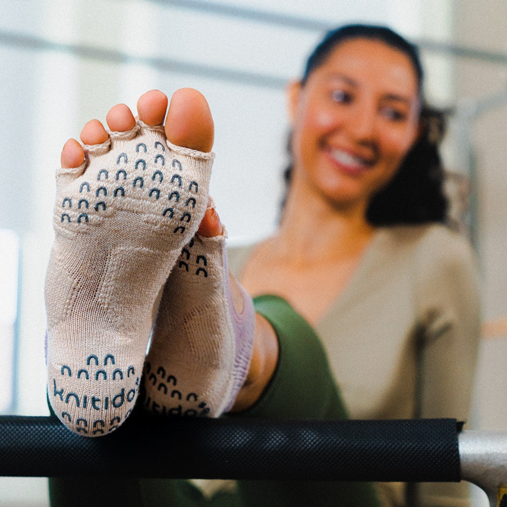 ボタニカルダイ ツートンカラー カバー指無し 5本指ソックス|ベーシック・エアークッション | 110014 | シンプル| バイカラー |無地 | レディース| ヨガ | ピラティス | 靴下 | すべり止め | 5本指 | knitido+(ニッティドプラス)|LIFE TUNING DAYS(ライフチューニングデイズ)|