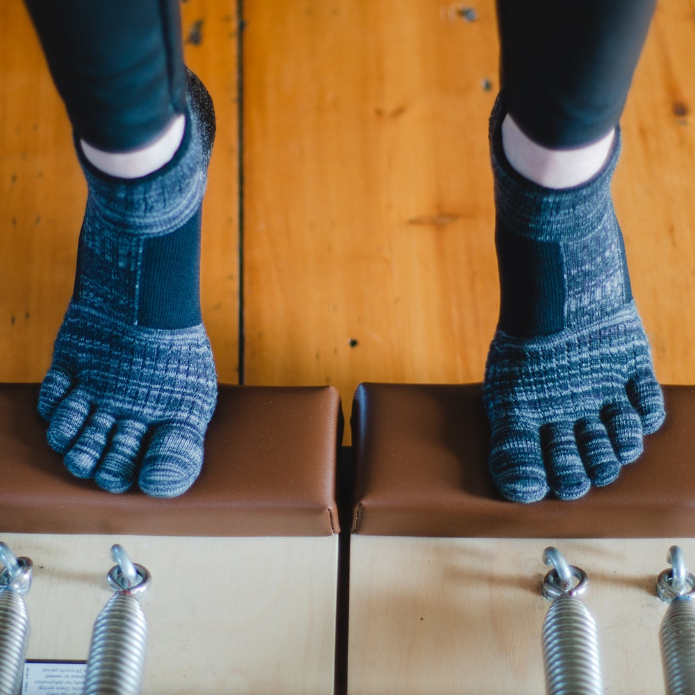 マーブルメッシュ アンクル (Support Type) |ラン・エアークッション | 110081 | Foot arch | モノトーン| メッシュ | くるぶし丈| レディース| メンズ| ヨガ | ピラティス | ランニング | 靴下 | すべり止め | 5本指 | knitido+(ニッティドプラス)|LIFE TUNING DAYS(ライフチューニングデイズ)|