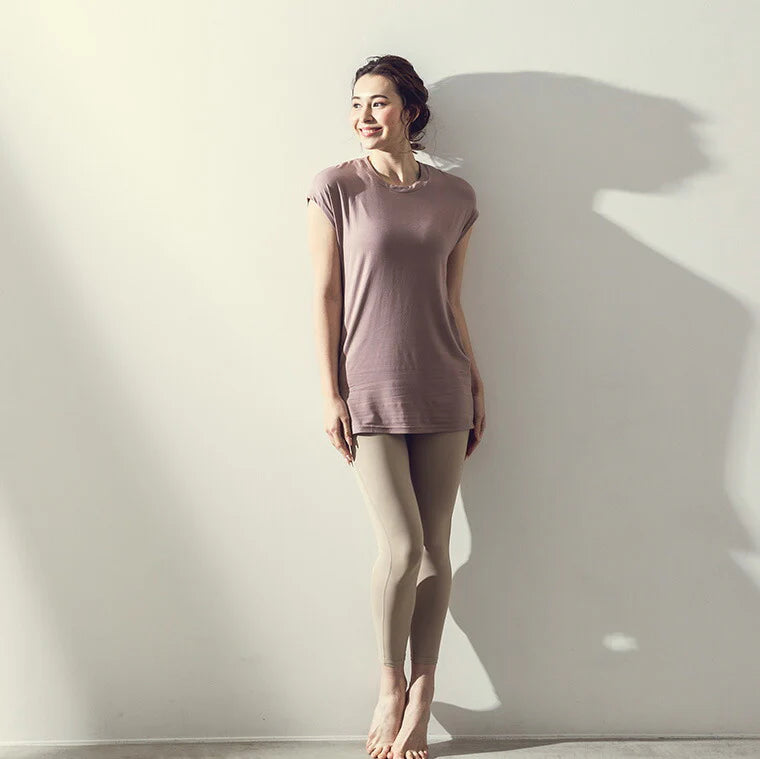 ロング丈トップスleeche023|モカベージュ|Tシャツ|トップス|チュニック|ヨガ|フィットネス|おしゃれ|Lee.che (リーチェ) |LIFE TUNING DAYS(ライフチューニングデイズ)|