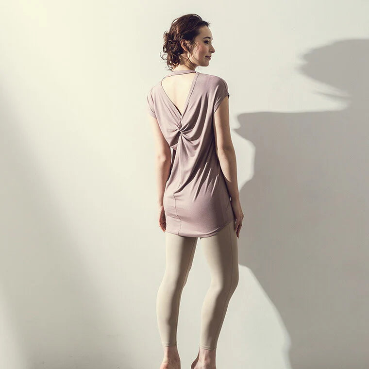 ロング丈トップスleeche023|モカベージュ|Tシャツ|トップス|チュニック|ヨガ|フィットネス|おしゃれ|Lee.che (リーチェ) |LIFE TUNING DAYS(ライフチューニングデイズ)|