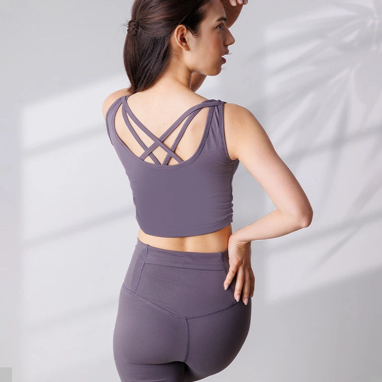 カップ付きトップスt151|グレー|ブラトップ|ハーフ丈トップス|ヨガ|フィットネス|シンプル|おしゃれ|Lee.che (リーチェ) |LIFE TUNING DAYS(ライフチューニングデイズ)|