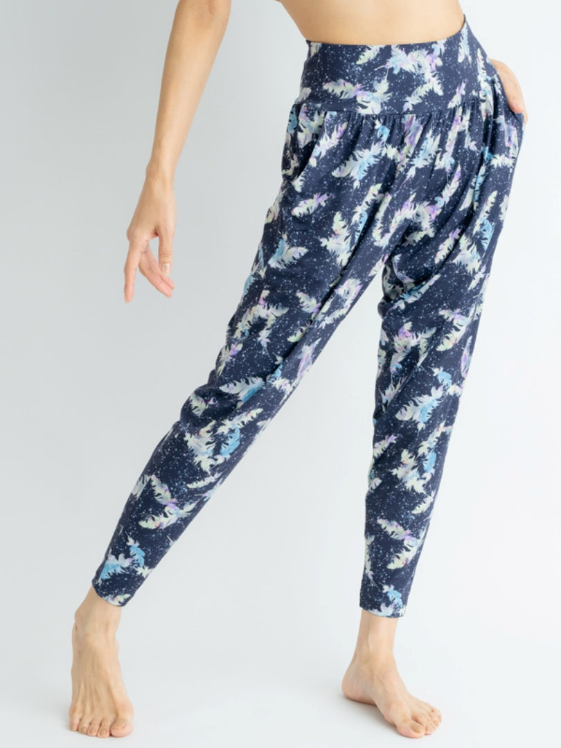 フェザーパンツ|パンツ|ヨガ|ホットヨガ|ゆったり|プリント|速乾|ネイビー|Thetis Yoga Dress(テティスヨガドレス)|LIFE TUNING DAYS(ライフチューニングデイズ)