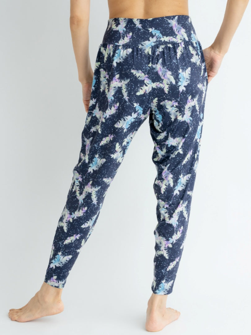 フェザーパンツ|パンツ|ヨガ|ホットヨガ|ゆったり|プリント|速乾|ネイビー|Thetis Yoga Dress(テティスヨガドレス)|LIFE TUNING DAYS(ライフチューニングデイズ)