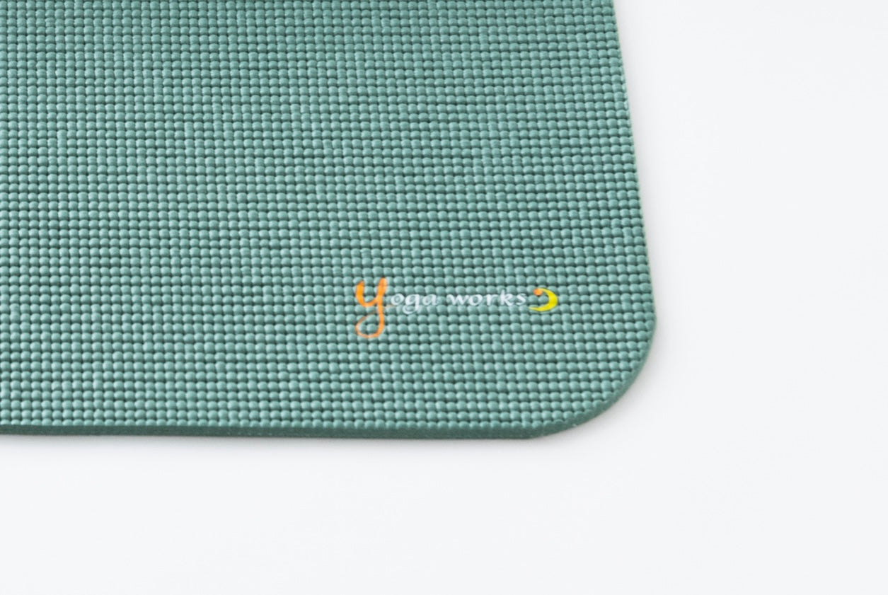 ヨガマット6mm|アーモンドグリーン|ヨガ|マット|ヨガマット|ピラティス|定番|軽い|クッション性|yogaworks(ヨガワークス)|LIFE TUNING DAYS(ライフチューニングデイズ)|