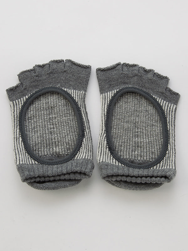 光沢ピンストライプ カバー指無し 5本指ソックス|コアグリップ| 140204 | ストライプ| 柄 | かわいい| おしゃれ| レディース| グレー| ヨガ | ピラティス  |  靴下 |  すべり止め  |  指なし |5本指 | knitido+(ニッティドプラス)|LIFE TUNING DAYS(ライフチューニングデイズ)|