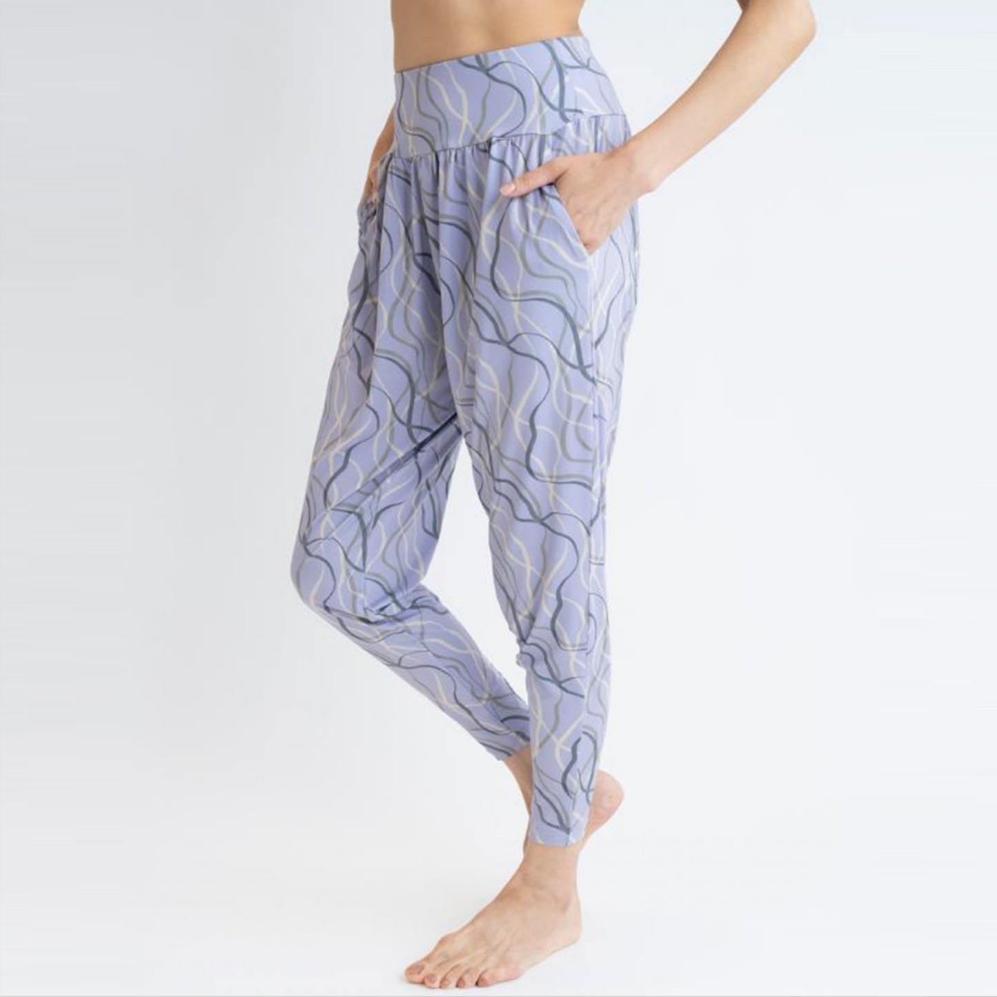 リボンパンツ｜162P68｜ライラック｜細見え｜ヨガ｜ピラティス｜オリジナルプリント｜テーパード｜Thetis Yoga Dress（テティスヨガドレス）｜LIFE TUNING DAYS（ライフチューニングデイズ）