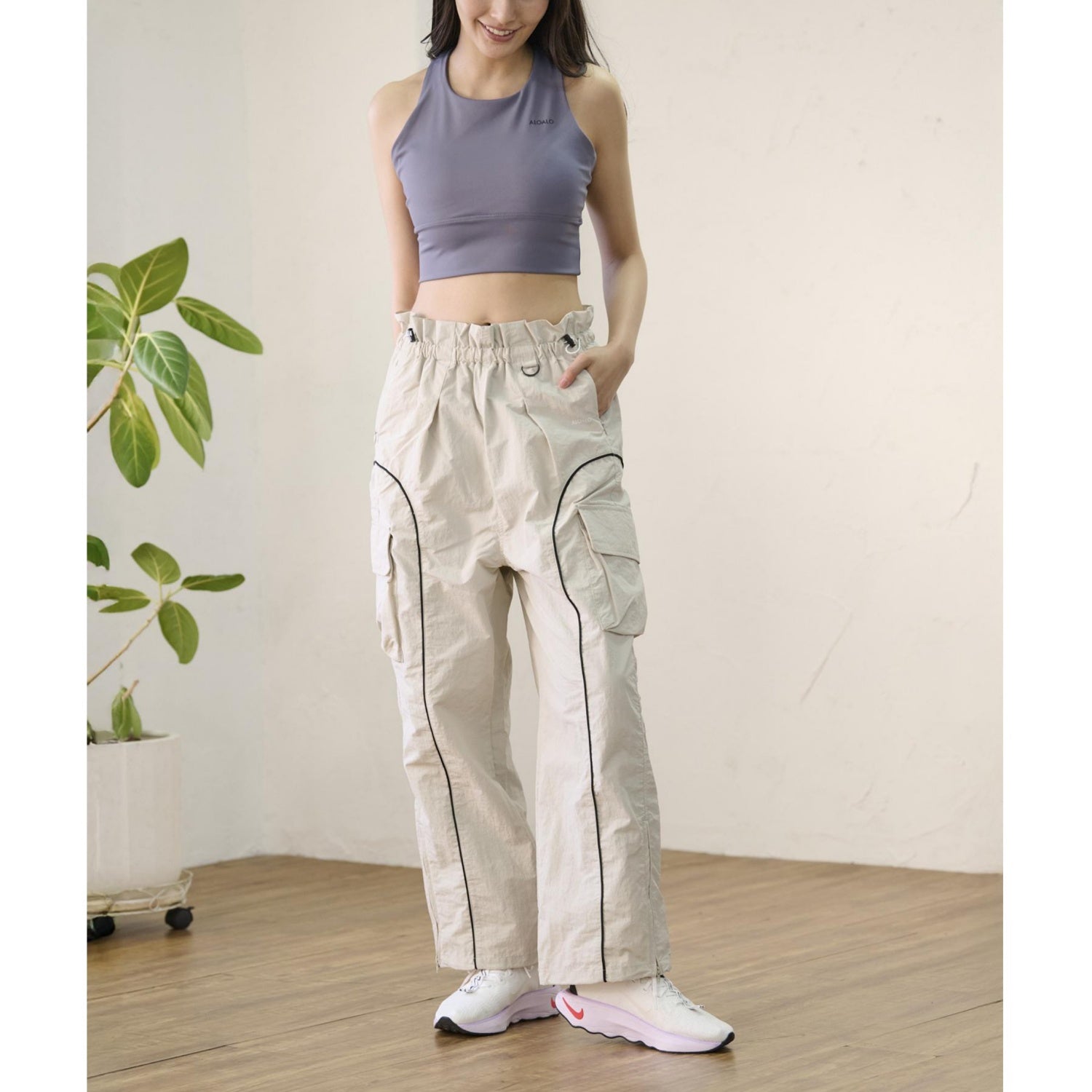 ウェストドロストカーゴパンツ｜アイボリー｜ライン｜ジャージ｜シンプル｜ヨガ｜ピラティス｜おしゃれ｜ALOALO（アロアロ）｜LIFE TUNING DAYS（ライフチューニングデイズ）｜