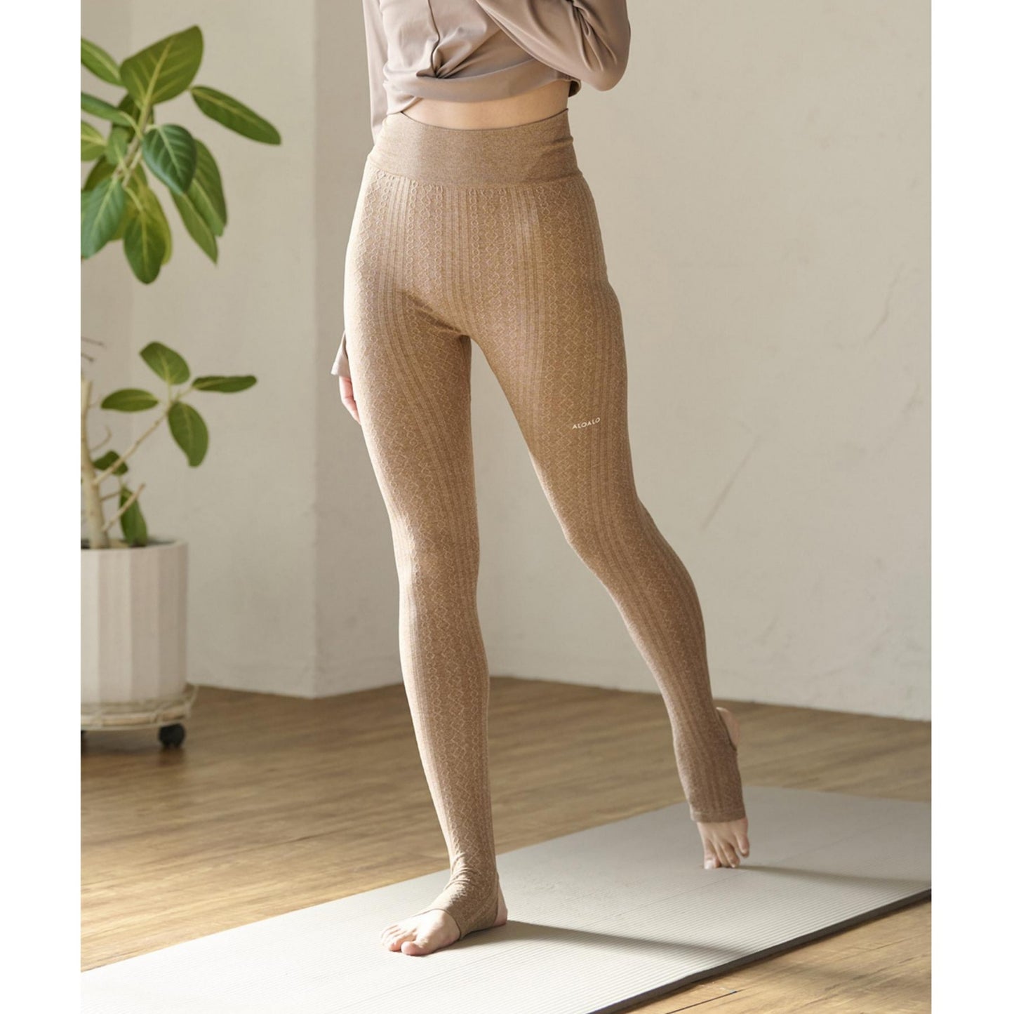 ALOALO｜アロアロ｜あろあろ｜LIFE TUNING DAYS｜ライフチューニングデイズ｜ヨガ｜ピラティス｜ウェア｜レギンス｜トレンカ｜セットアップ｜脚長｜おしゃれ