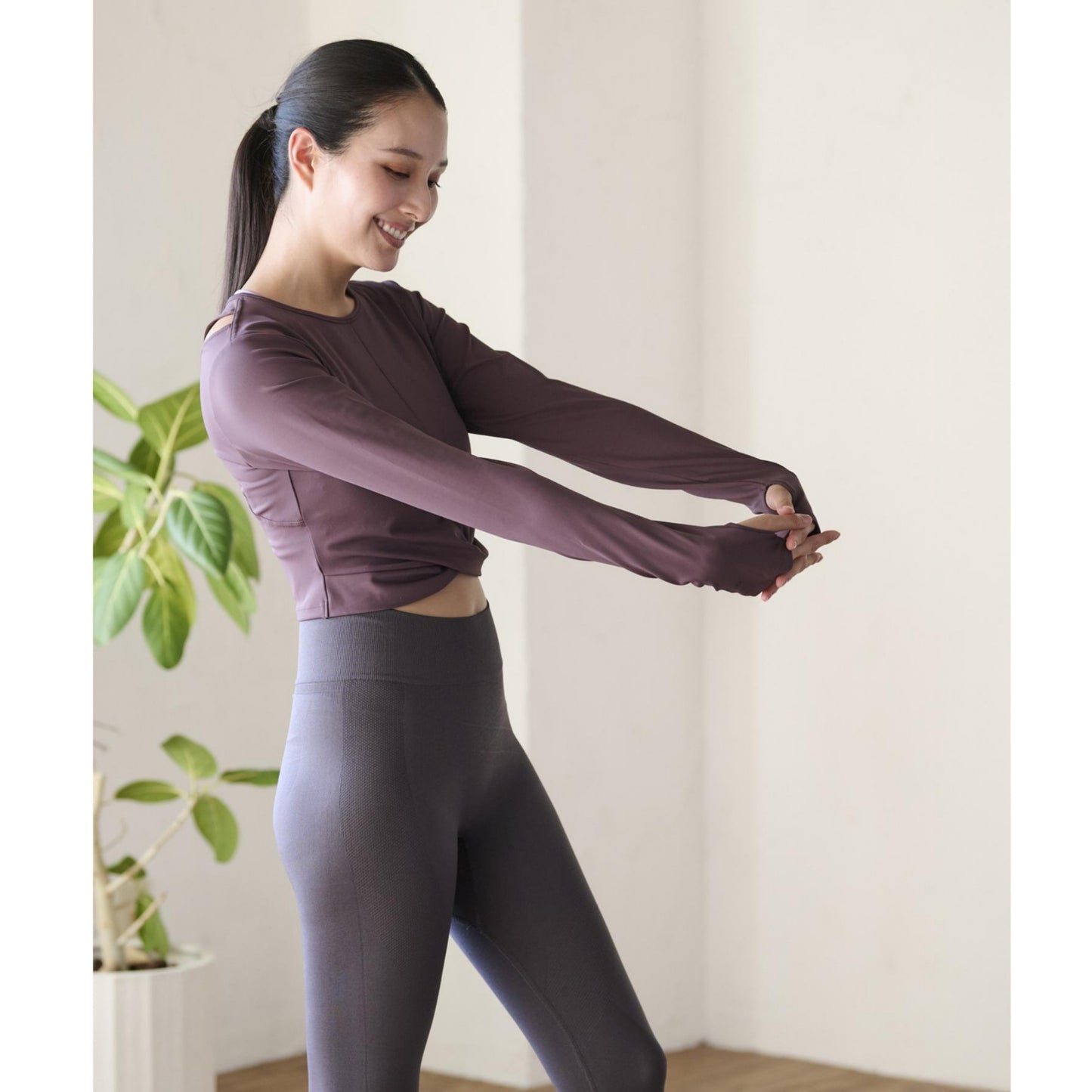カシュクール長袖Tシャツ｜パープル｜無地｜UVカット｜無地｜シンプル｜ヨガ｜ピラティス｜長袖トップス｜おしゃれ｜ALOALO（アロアロ）｜LIFE TUNING DAYS（ライフチューニングデイズ）｜