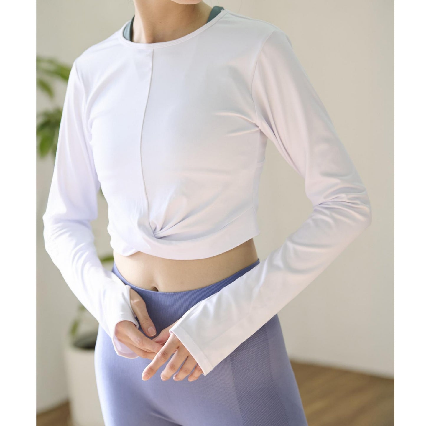 カシュクール長袖Tシャツ｜ホワイト｜無地｜UVカット｜無地｜シンプル｜ヨガ｜ピラティス｜長袖トップス｜おしゃれ｜ALOALO（アロアロ）｜LIFE TUNING DAYS（ライフチューニングデイズ）｜