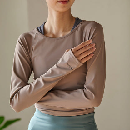 サイドシャーリング長袖Tシャツ｜ベージュ｜無地｜UVカット｜無地｜シンプル｜ヨガ｜ピラティス｜長袖トップス｜おしゃれ｜ALOALO（アロアロ）｜LIFE TUNING DAYS（ライフチューニングデイズ）｜