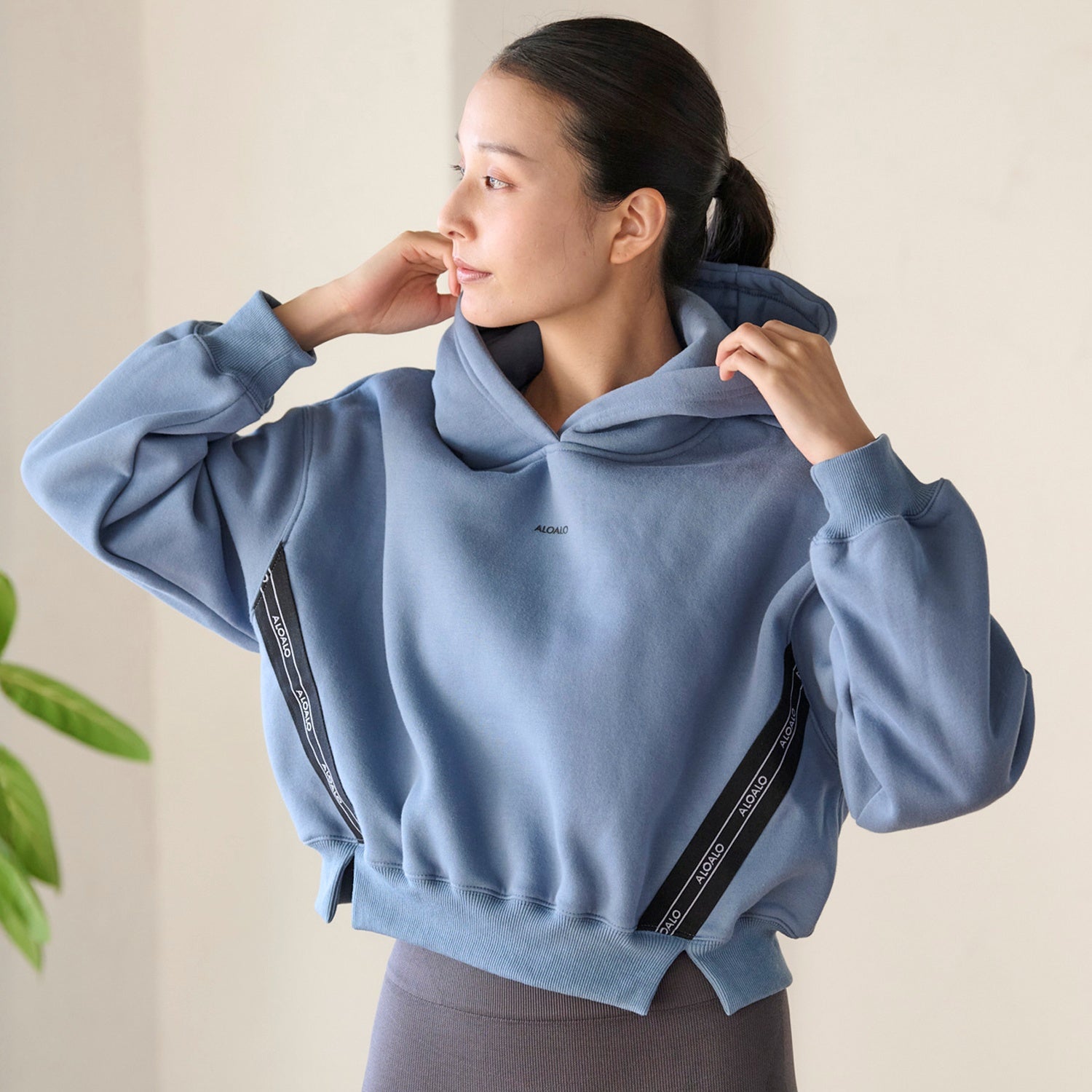 裏起毛クロップドフーディ―｜セージ｜タウンウェア｜パーカー｜スウェット｜ショート丈｜ブルー｜ALOALO（アロアロ）｜LIFE TUNING DAYS（ライフチューニングデイズ）