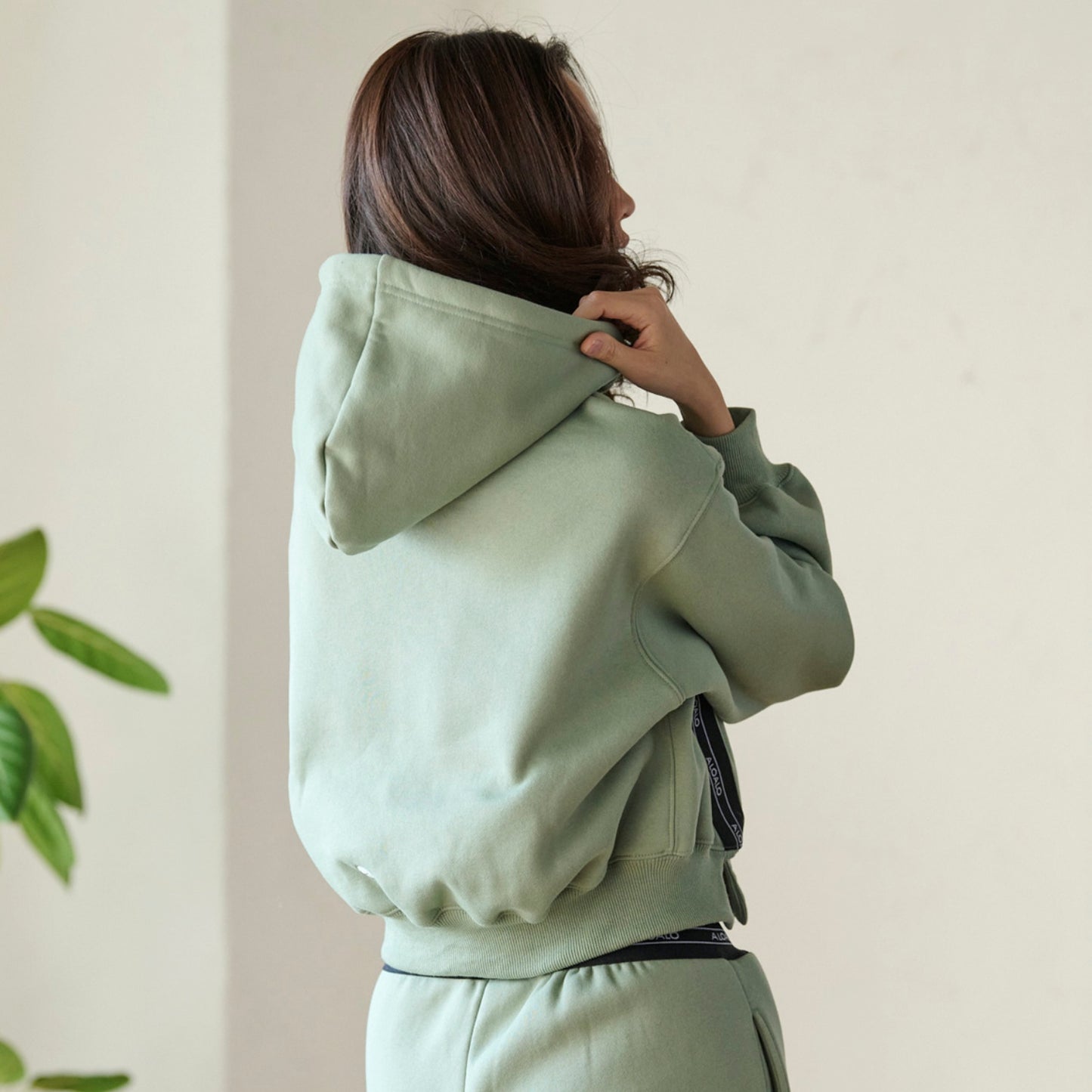 裏起毛クロップドフーディ―｜セージ｜タウンウェア｜パーカー｜スウェット｜ショート丈｜セージ｜ALOALO（アロアロ）｜LIFE TUNING DAYS（ライフチューニングデイズ）