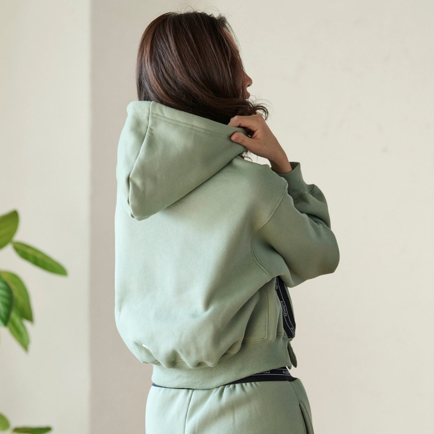裏起毛クロップドフーディ―｜セージ｜タウンウェア｜パーカー｜スウェット｜ショート丈｜セージ｜ALOALO（アロアロ）｜LIFE TUNING DAYS（ライフチューニングデイズ）