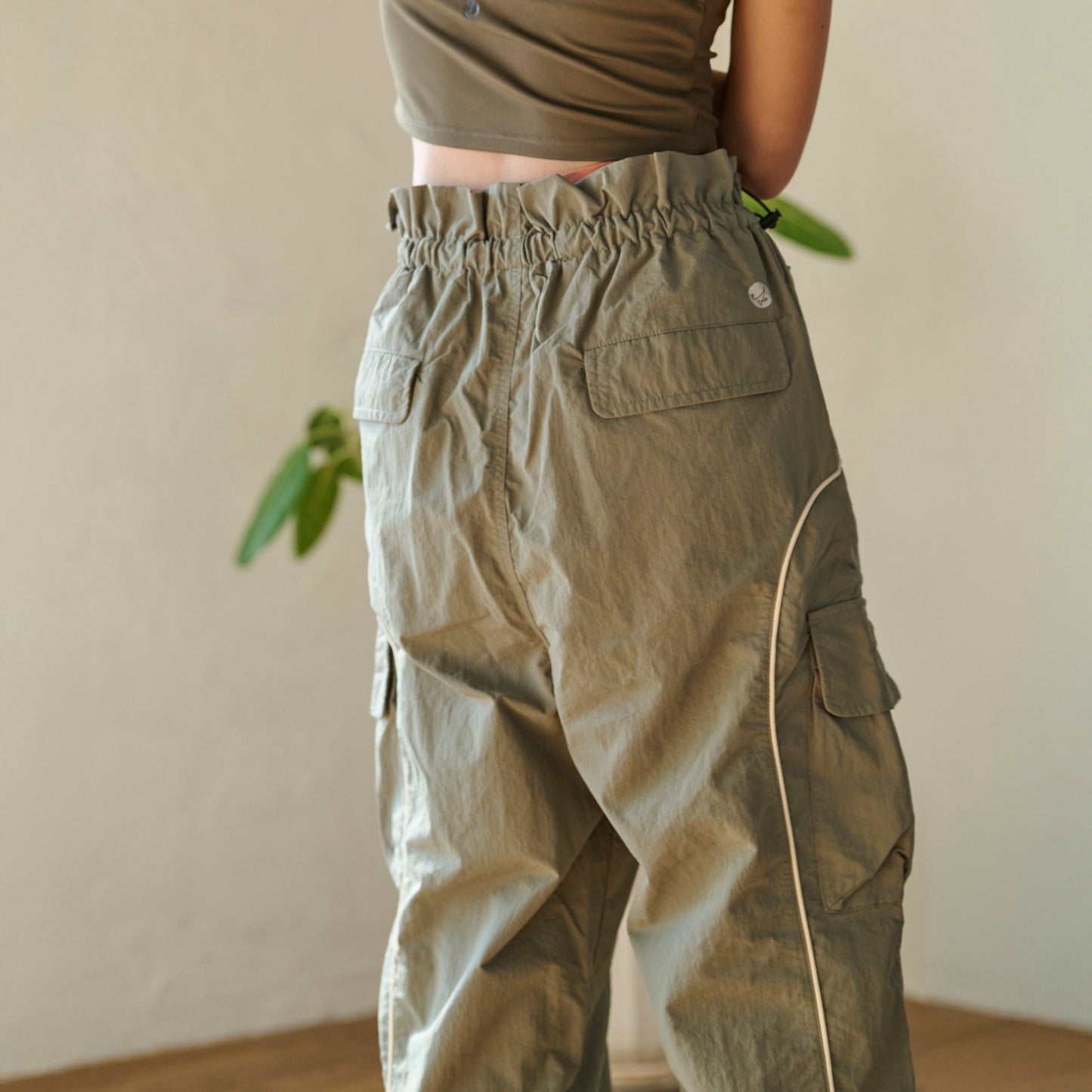 ウェストドロストカーゴパンツ｜セージ｜ライン｜ジャージ｜シンプル｜ヨガ｜ピラティス｜おしゃれ｜ALOALO（アロアロ）｜LIFE TUNING DAYS（ライフチューニングデイズ）｜