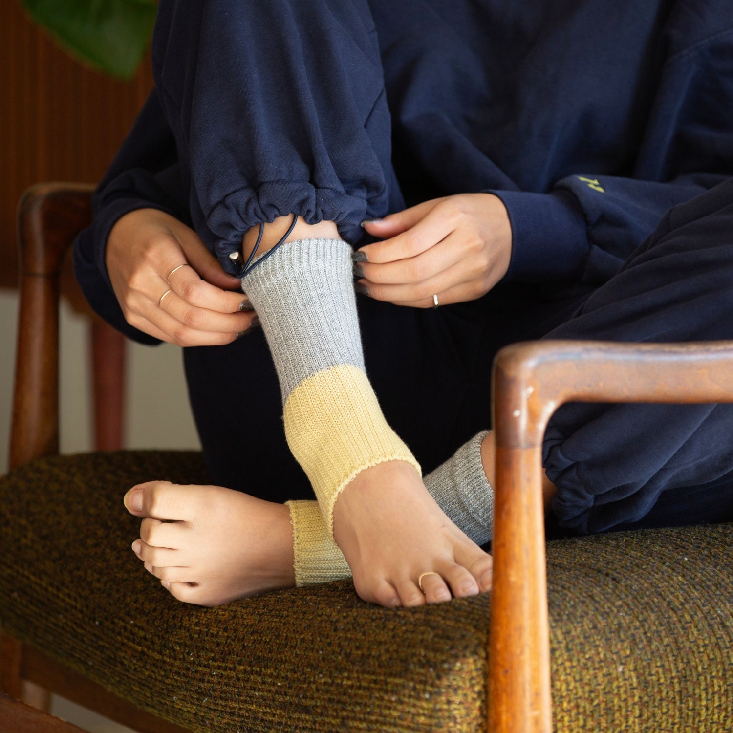 レッグウォーマ―|GA-00001 |短い | シンプル| バイカラー |無地 | レディース |グレー | イエロー |ヨガ | ピラティス   | Gathering(ギャザリング）｜LIFE TUNING DAYS（ライフチューニングデイズ）