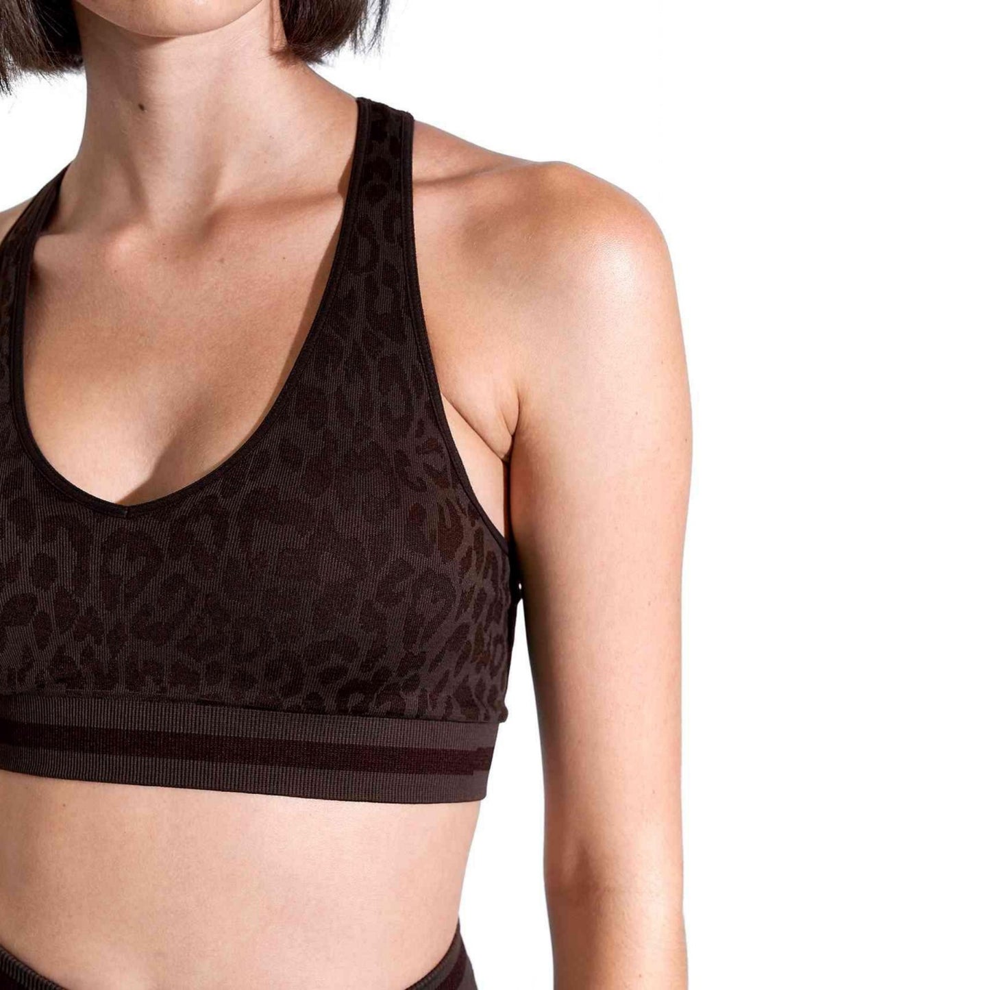 Leo Stripe Deep V Bra｜AVOCADO｜センシルナイロン｜ブラトップ｜アニマル柄｜ブラウン｜ヨガ｜ピラティス｜おしゃれ｜108.tokyo（ワンオーエイト.トウキョウ ）｜LIFE TUNING DAYS（ライフチューニングデイズ）