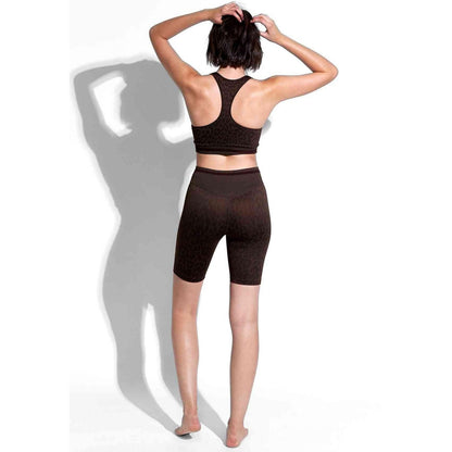 Leo Stripe Deep V Bra｜AVOCADO｜センシルナイロン｜ブラトップ｜アニマル柄｜ブラウン｜ヨガ｜ピラティス｜おしゃれ｜108.tokyo（ワンオーエイト.トウキョウ ）｜LIFE TUNING DAYS（ライフチューニングデイズ）