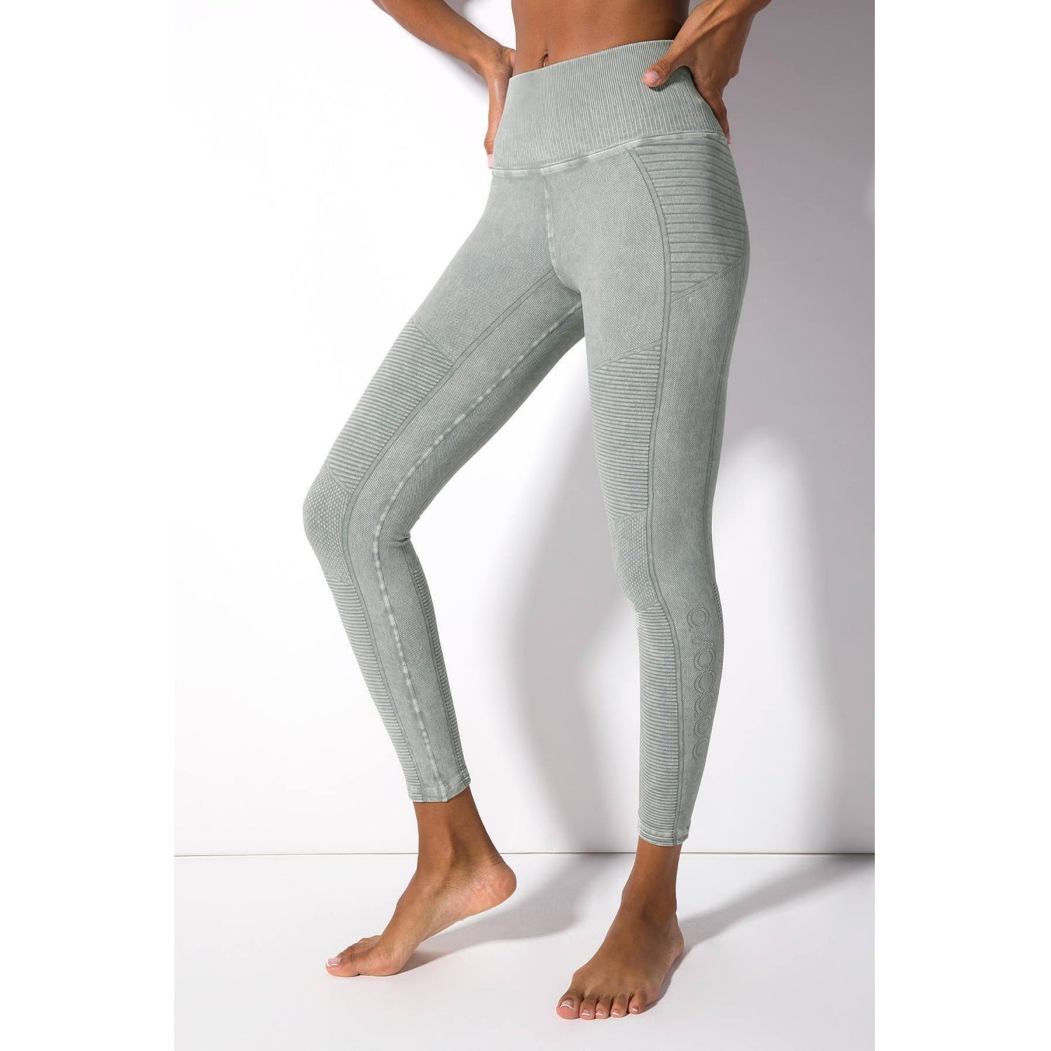 Mid Rise Phoenix Fire Legging｜AVOCADO｜センシルナイロン｜レギンス｜シンプル｜ベーシック｜ヨガ｜ピラティス｜おしゃれ｜108.tokyo（ワンオーエイト.トウキョウ ）｜LIFE TUNING DAYS（ライフチューニングデイズ）