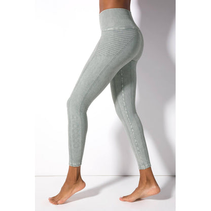 Mid Rise Phoenix Fire Legging｜AVOCADO｜センシルナイロン｜レギンス｜シンプル｜ベーシック｜ヨガ｜ピラティス｜おしゃれ｜108.tokyo（ワンオーエイト.トウキョウ ）｜LIFE TUNING DAYS（ライフチューニングデイズ）