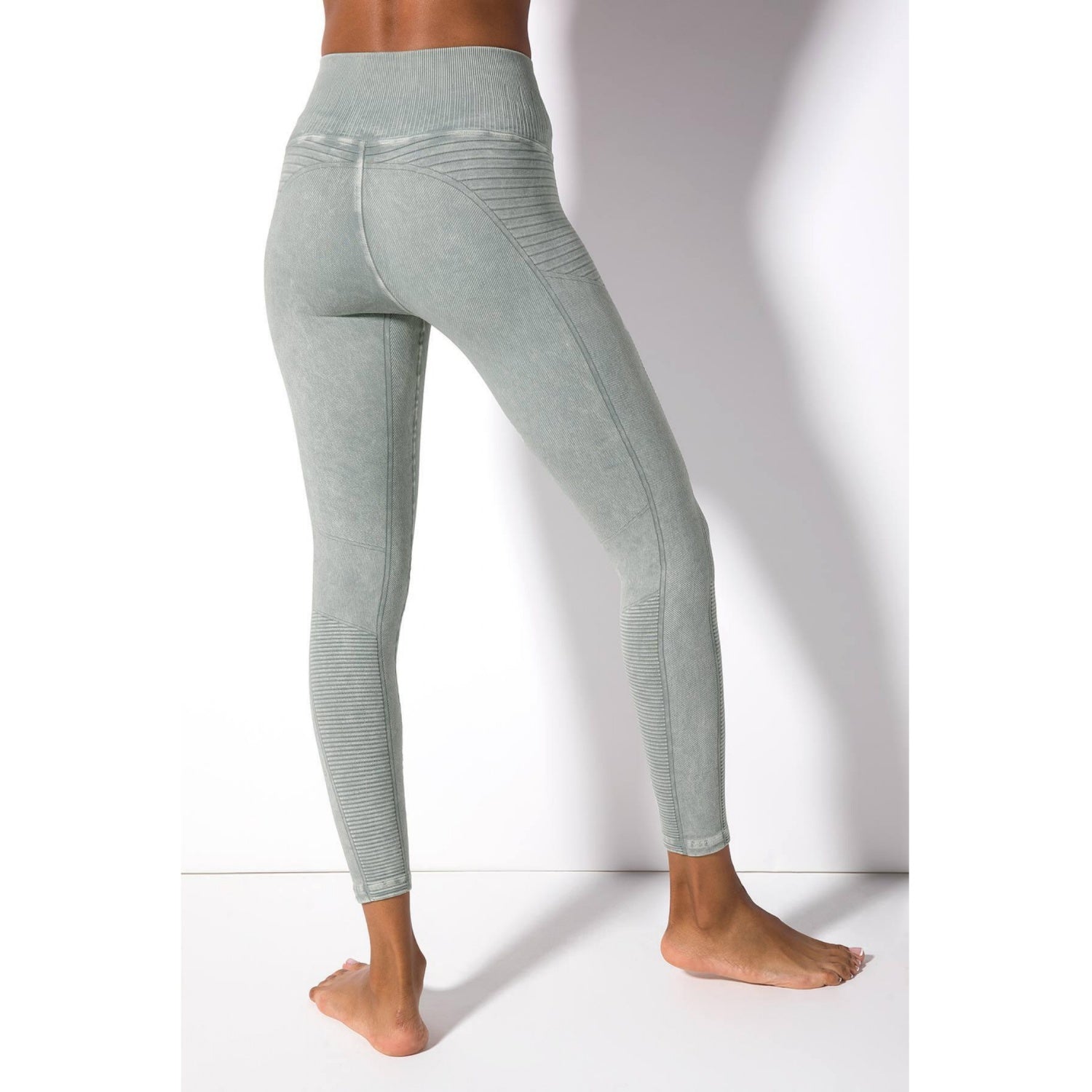 Mid Rise Phoenix Fire Legging｜AVOCADO｜センシルナイロン｜レギンス｜シンプル｜ベーシック｜ヨガ｜ピラティス｜おしゃれ｜108.tokyo（ワンオーエイト.トウキョウ ）｜LIFE TUNING DAYS（ライフチューニングデイズ）