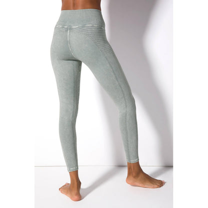 Mid Rise Phoenix Fire Legging｜AVOCADO｜センシルナイロン｜レギンス｜シンプル｜ベーシック｜ヨガ｜ピラティス｜おしゃれ｜108.tokyo（ワンオーエイト.トウキョウ ）｜LIFE TUNING DAYS（ライフチューニングデイズ）