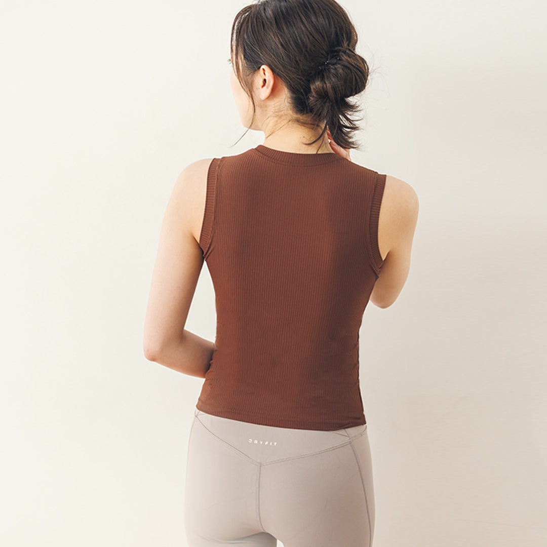 カップ付トップス｜t420｜ブラウン｜タンクトップ｜スポーツウェア｜ヨガウェア｜ヨガ｜ピラティス｜Lee.che (リーチェ) ｜LIFE TUNING DAYS（ライフチューニングデイズ）｜