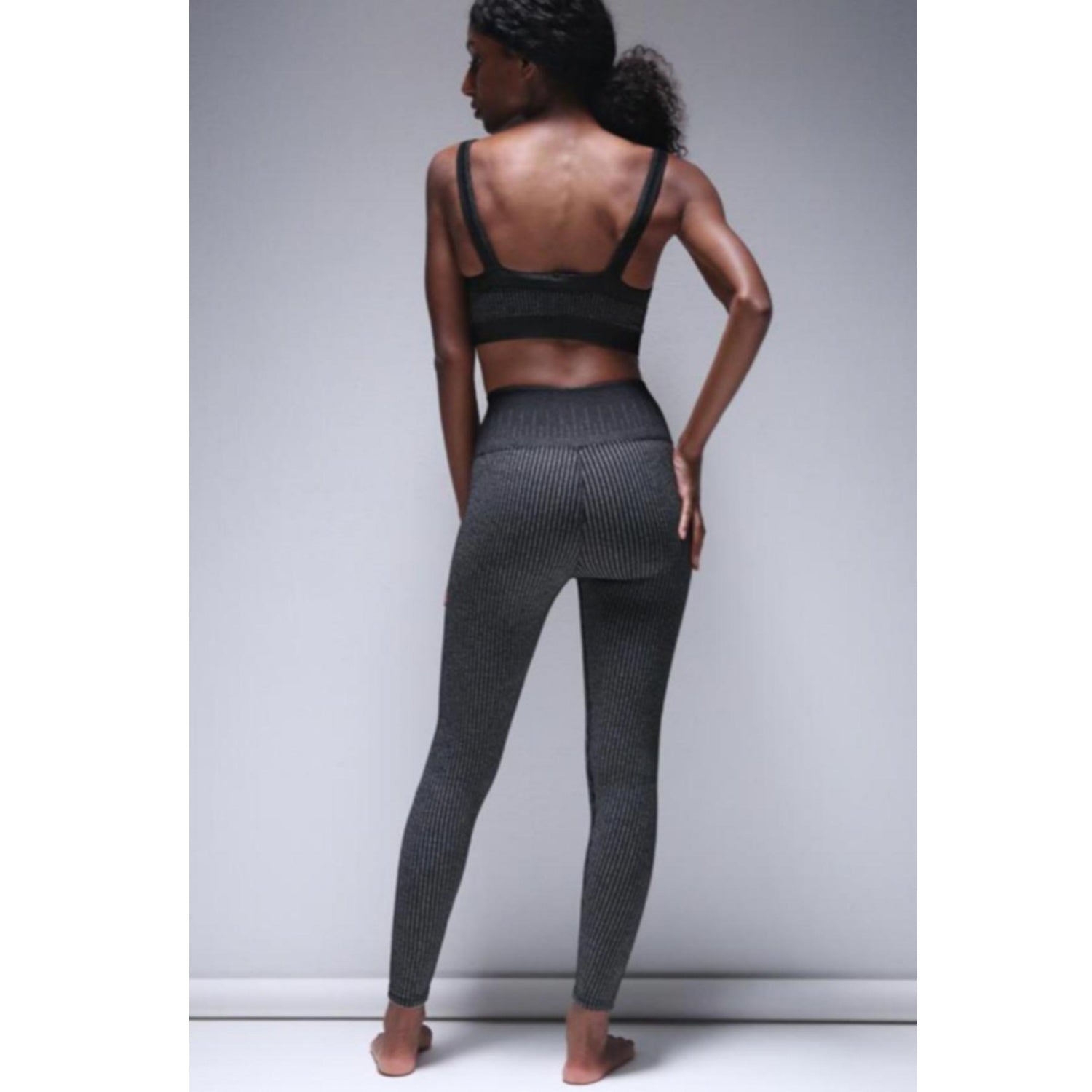 Riley Bra｜AVOCADO｜センシルナイロン｜ブラック｜ストライプ｜ブラトップ｜ヨガ｜ピラティス｜おしゃれ｜108.tokyo（ワンオーエイト.トウキョウ ）｜LIFE TUNING DAYS（ライフチューニングデイズ）