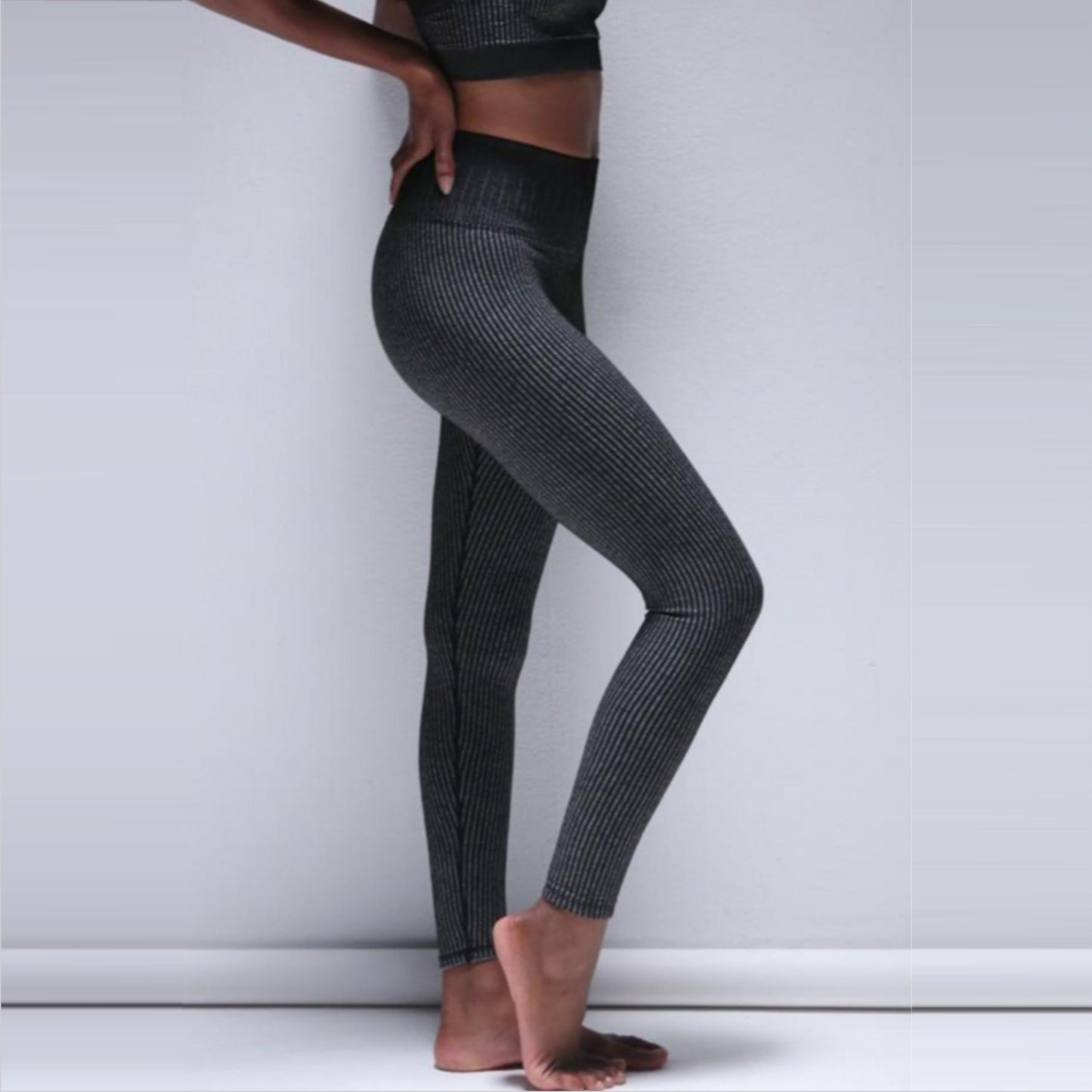 Riley 7/8 Legging｜AVOCADO｜センシルナイロン｜シームレス｜ヨガ｜ピラティス｜おしゃれ｜ニット｜ブラック｜108.tokyo（ワンオーエイト.トウキョウ ）｜LIFE TUNING DAYS（ライフチューニングデイズ）