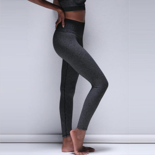 Riley 7/8 Legging｜AVOCADO｜センシルナイロン｜シームレス｜ヨガ｜ピラティス｜おしゃれ｜ニット｜ブラック｜108.tokyo（ワンオーエイト.トウキョウ ）｜LIFE TUNING DAYS（ライフチューニングデイズ）