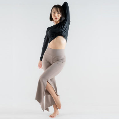 ラテンパンツ｜ダンスウェア｜ヨガウェア｜ジャズダンス｜シャンピニョン｜着回し｜フレアパンツ｜テアダンスアンドラディアンス｜thea DANCE & RADIANCE｜ライフチューニングデイズ｜LIFE TUNING DAYS