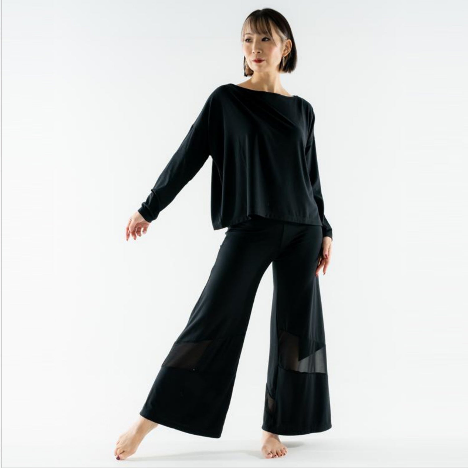 ハーフシアートップ｜ダンスウェア｜ヨガウェア｜ジャズダンス｜切り替え｜長袖Tシャツ｜ブラック｜テアダンスアンドラディアンス｜thea DANCE & RADIANCE｜ライフチューニングデイズ｜LIFE TUNING DAYS