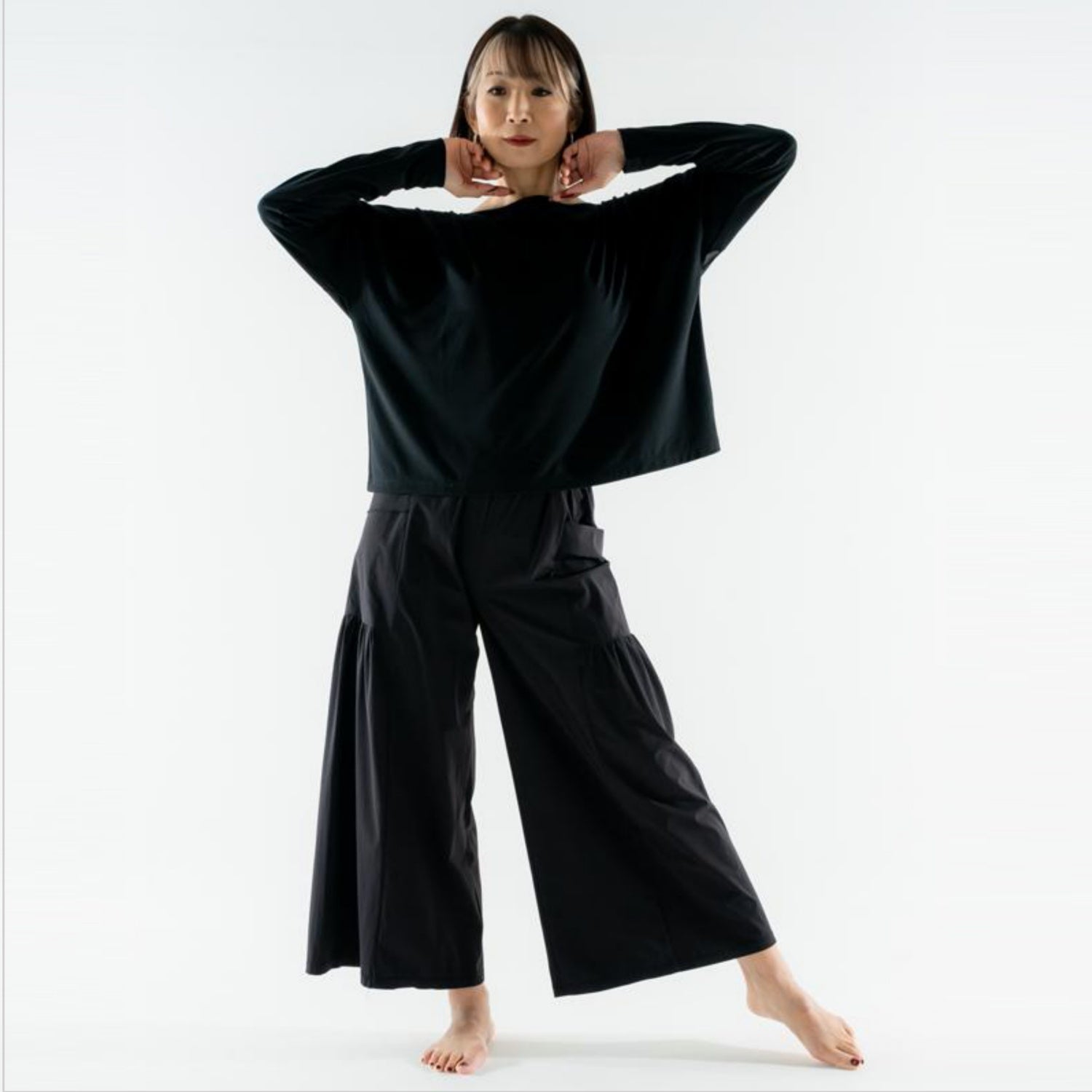 ハーフシアートップ｜ダンスウェア｜ヨガウェア｜ジャズダンス｜切り替え｜長袖Tシャツ｜ブラック｜テアダンスアンドラディアンス｜thea DANCE & RADIANCE｜ライフチューニングデイズ｜LIFE TUNING DAYS