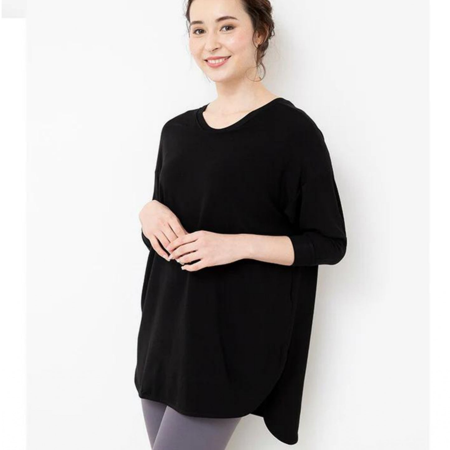 ロング丈カップ付きトップス leeche024｜ブラック｜ロング丈｜チュニック｜七分袖｜普段着｜ヨガ｜おしゃれ｜Lee.che (リーチェ) ｜LIFE TUNING DAYS（ライフチューニングデイズ）｜