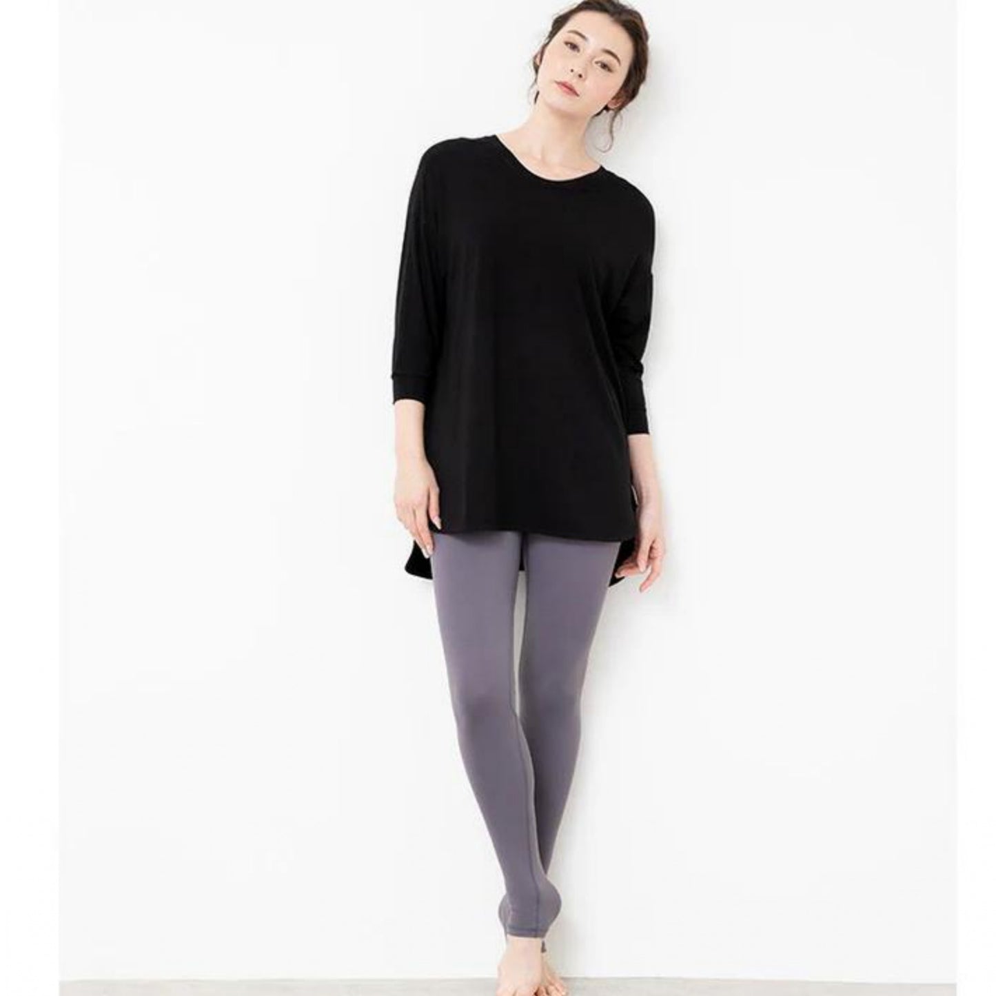 ロング丈カップ付きトップス leeche024｜ブラック｜ロング丈｜チュニック｜七分袖｜普段着｜ヨガ｜おしゃれ｜Lee.che (リーチェ) ｜LIFE TUNING DAYS（ライフチューニングデイズ）｜
