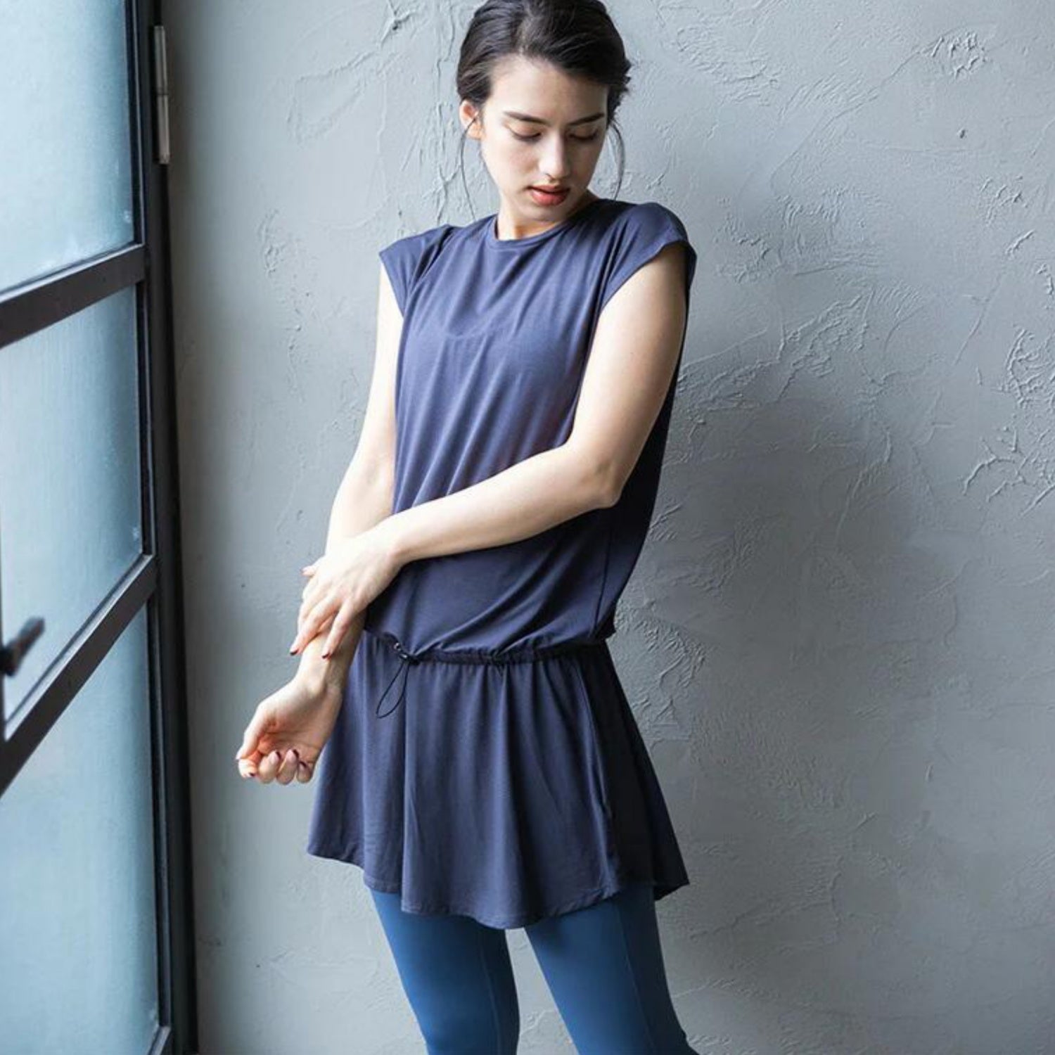 トップス leeche051｜ブルーグレー｜ペプラム｜フレア｜無地｜チュニック｜フレンチスリーブ｜ヨガ｜おしゃれ｜Lee.che (リーチェ) ｜LIFE TUNING DAYS（ライフチューニングデイズ）｜