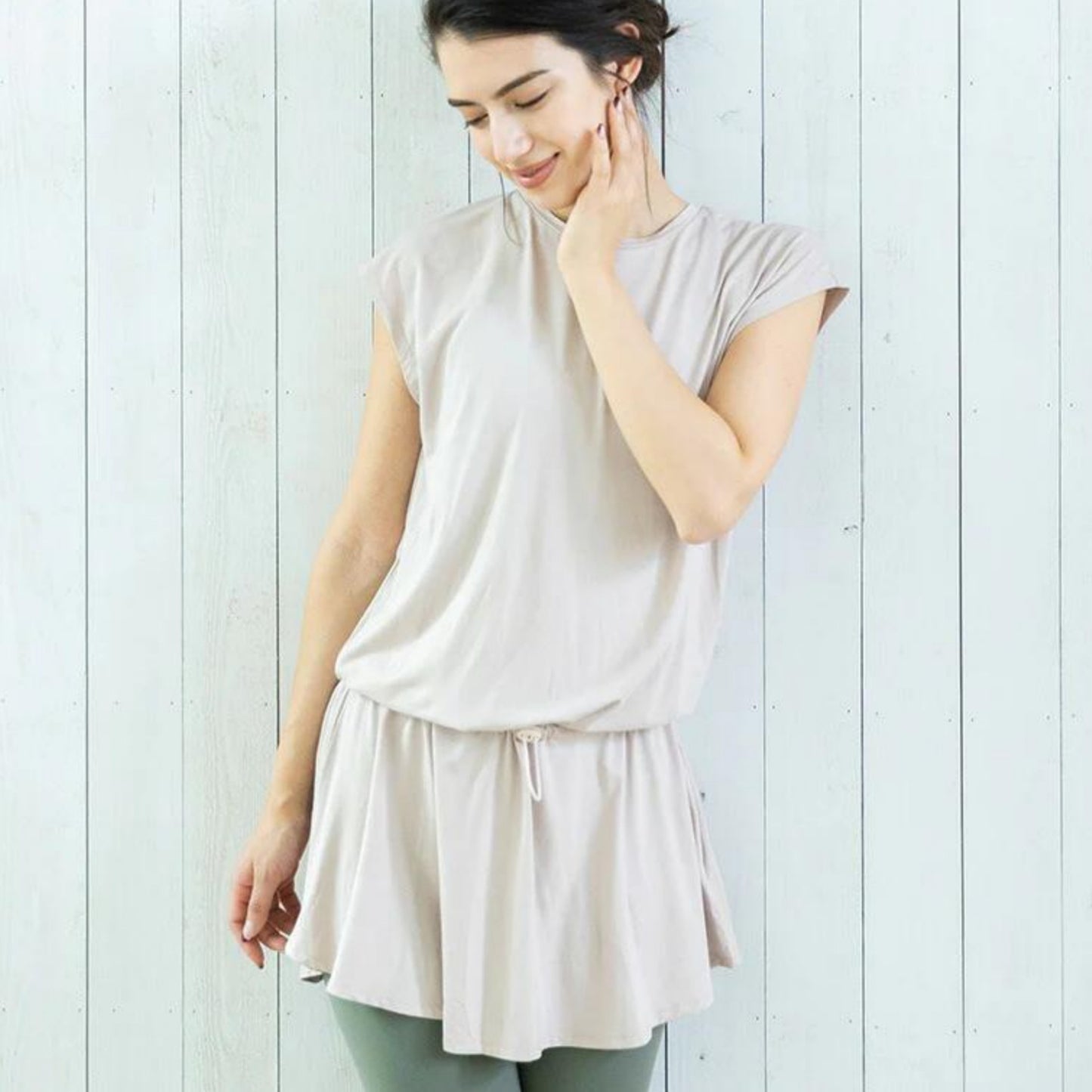 トップス leeche051｜ライトベージュ｜ペプラム｜フレア｜無地｜チュニック｜フレンチスリーブ｜ヨガ｜おしゃれ｜Lee.che (リーチェ) ｜LIFE TUNING DAYS（ライフチューニングデイズ）｜