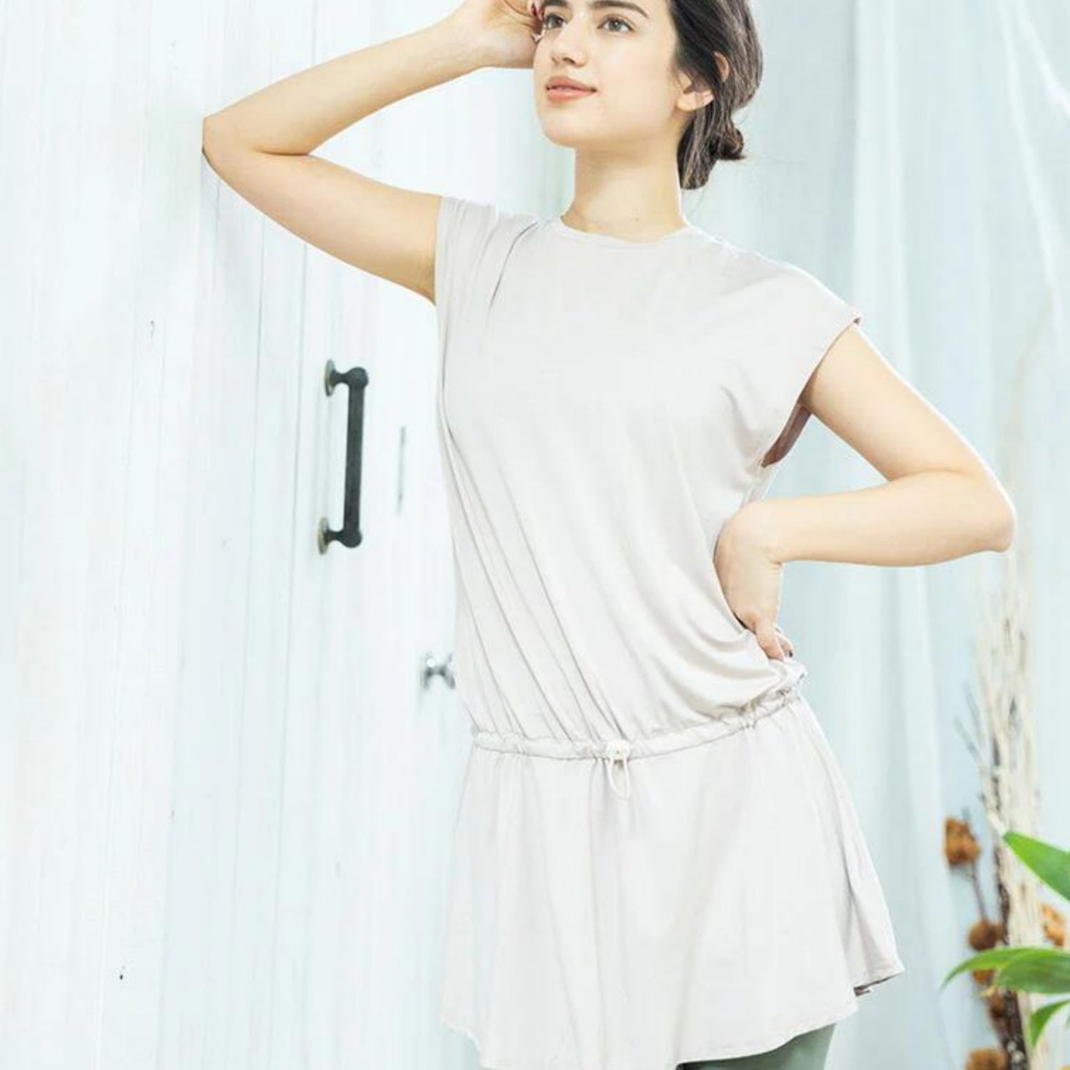 トップス leeche051｜ライトベージュ｜ペプラム｜フレア｜無地｜チュニック｜フレンチスリーブ｜ヨガ｜おしゃれ｜Lee.che (リーチェ) ｜LIFE TUNING DAYS（ライフチューニングデイズ）｜