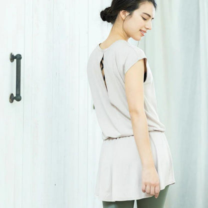 トップス leeche051｜ライトベージュ｜ペプラム｜フレア｜無地｜チュニック｜フレンチスリーブ｜ヨガ｜おしゃれ｜Lee.che (リーチェ) ｜LIFE TUNING DAYS（ライフチューニングデイズ）｜