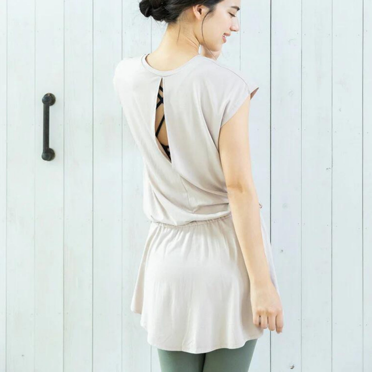 トップス leeche051｜ライトベージュ｜ペプラム｜フレア｜無地｜チュニック｜フレンチスリーブ｜ヨガ｜おしゃれ｜Lee.che (リーチェ) ｜LIFE TUNING DAYS（ライフチューニングデイズ）｜