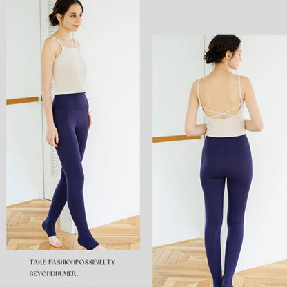 ハーフ丈カップ付トップス leeche063｜オフホワイト｜細ストラップ｜シンプル｜無地｜アジャスター付き｜ヨガ｜おしゃれ｜Lee.che (リーチェ) ｜LIFE TUNING DAYS（ライフチューニングデイズ）｜