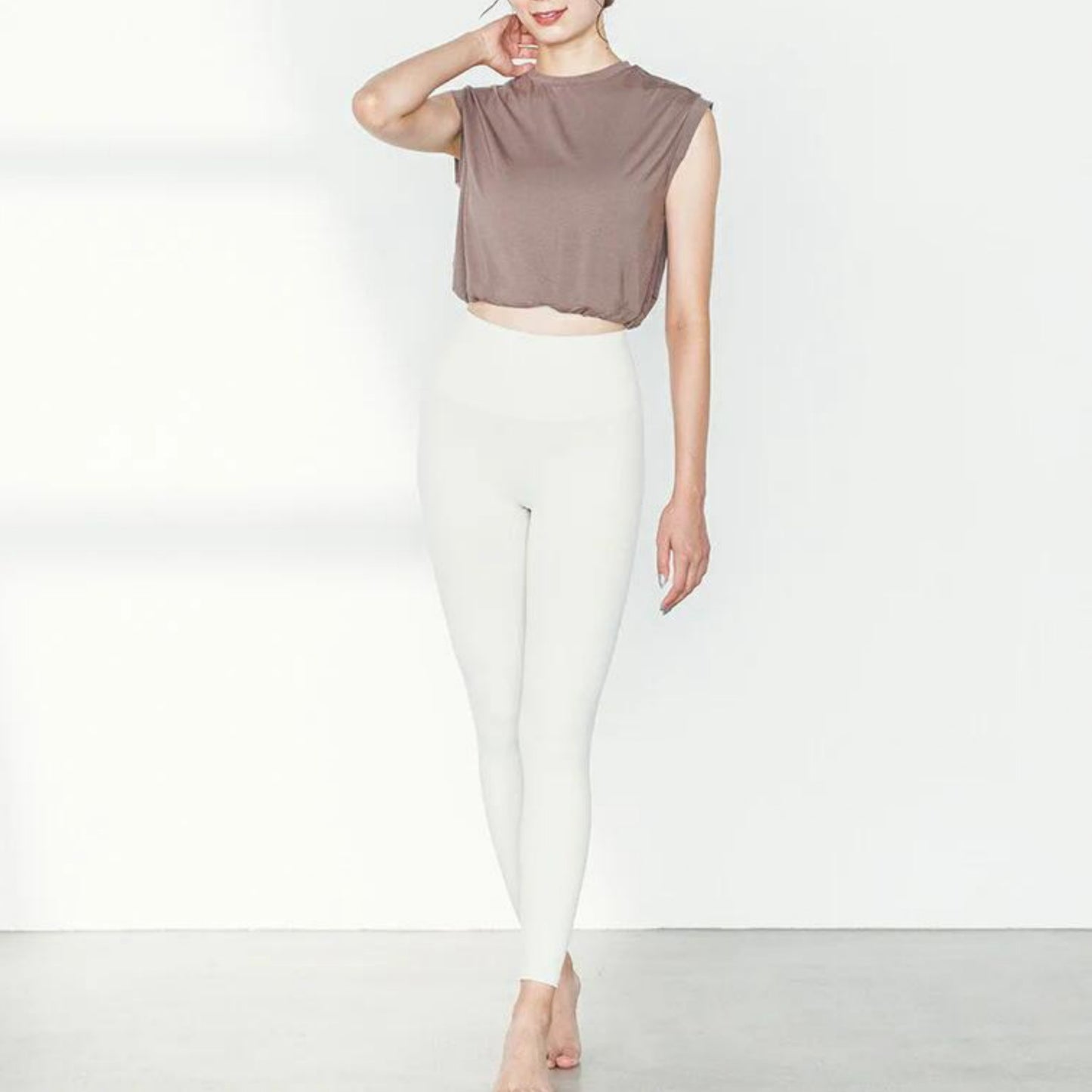 ショート丈トップスleeche076｜ブラウン｜フレンチスリーブ｜レーヨン｜無地｜Tシャツ｜タンクトップ｜シンプル｜ヨガ｜おしゃれ｜Lee.che (リーチェ) ｜LIFE TUNING DAYS（ライフチューニングデイズ）｜