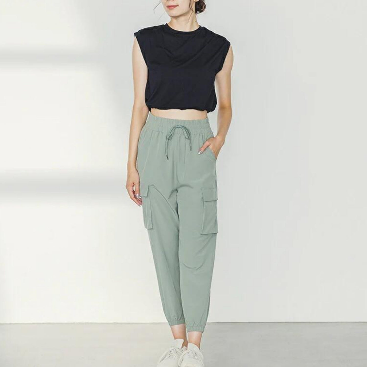 ショート丈トップスleeche076｜ブラック｜フレンチスリーブ｜レーヨン｜無地｜Tシャツ｜タンクトップ｜シンプル｜ヨガ｜おしゃれ｜Lee.che (リーチェ) ｜LIFE TUNING DAYS（ライフチューニングデイズ）｜