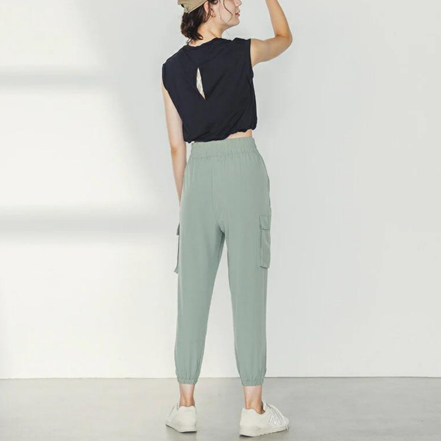 ショート丈トップスleeche076｜ブラック｜フレンチスリーブ｜レーヨン｜無地｜Tシャツ｜タンクトップ｜シンプル｜ヨガ｜おしゃれ｜Lee.che (リーチェ) ｜LIFE TUNING DAYS（ライフチューニングデイズ）｜