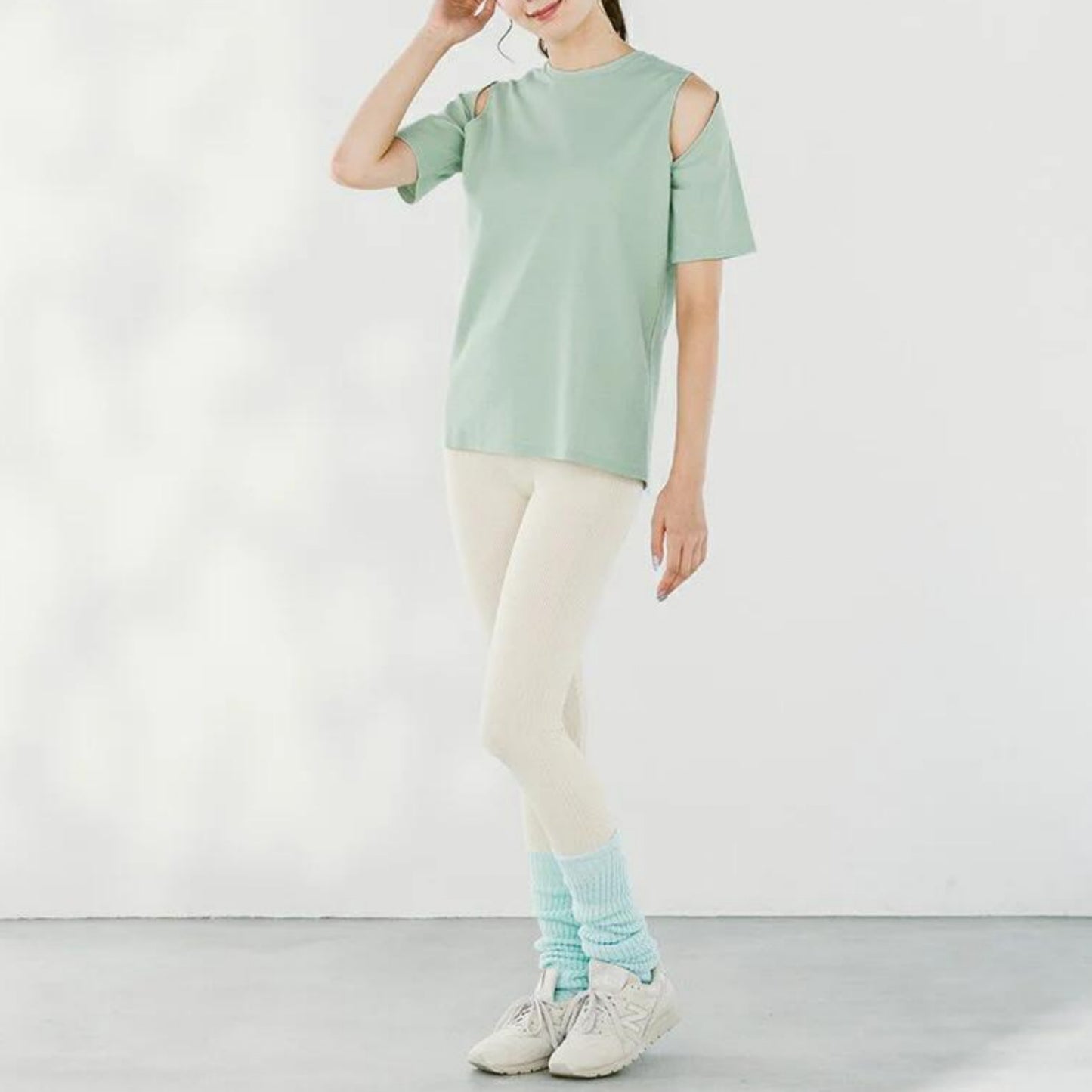 トップス leeche078｜ライトグリーン｜肌見せ｜シンプル｜無地｜肩出し｜ヨガ｜かわいい｜おしゃれ｜Lee.che (リーチェ) ｜LIFE TUNING DAYS（ライフチューニングデイズ）｜